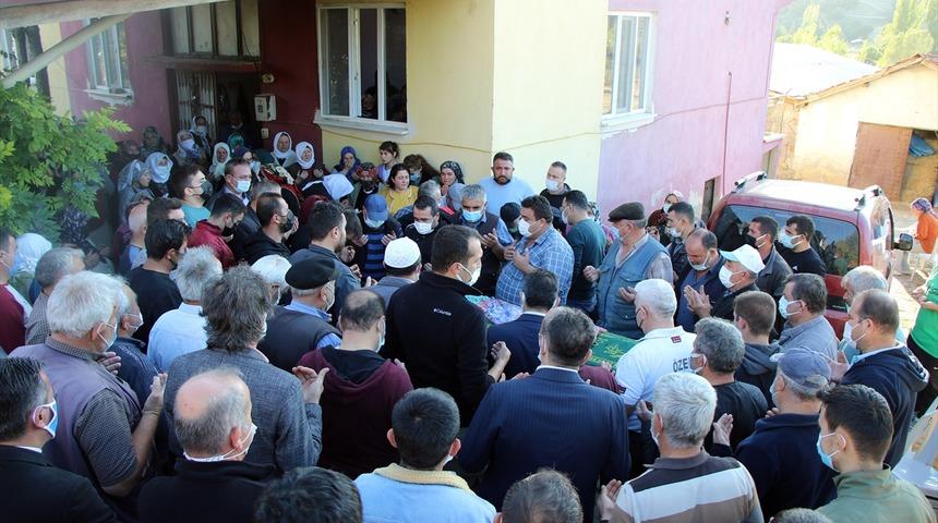 GÜNCELLEME - Uşak'ta okul yolunda hafif ticari aracın çarptığı lise öğrencisi öldü