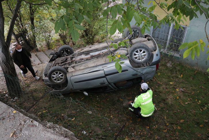 Karabük'te evin bahçesine devrilen otomobildeki 2 kişi yaralandı G1