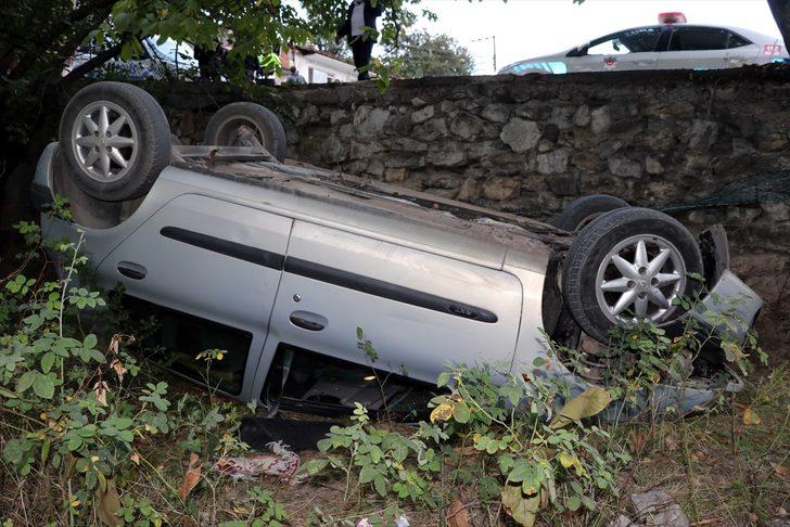 Karabük'te evin bahçesine devrilen otomobildeki 2 kişi yaralandı G2