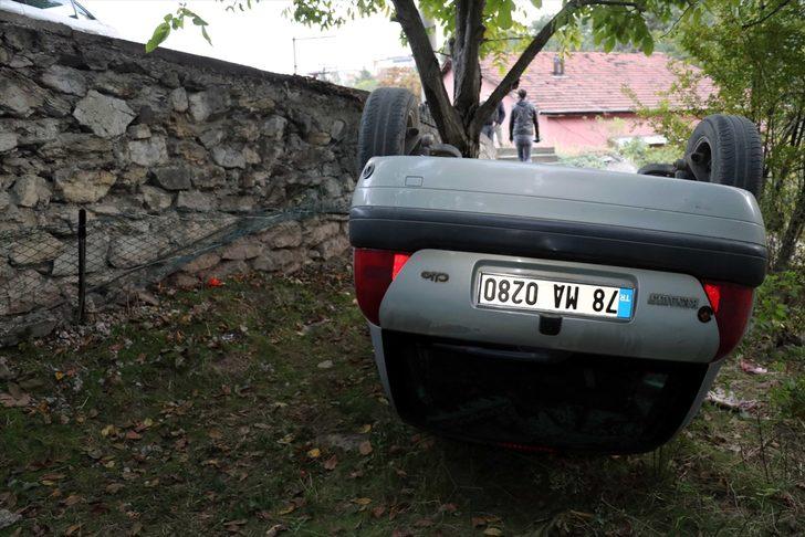 Karabük'te evin bahçesine devrilen otomobildeki 2 kişi yaralandı G3