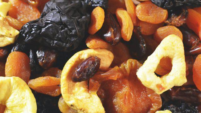 Hem pratik hem de sağlıklı! Evde meyve kurutma yöntemleri