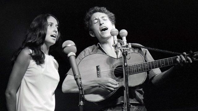 Bob Dylan'in eski sevgilisi olan Joan Baez bir dönem Steve Jobs ile birlikteydi
