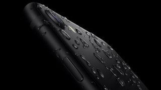 Ucuz iPhone olacak gibi: iPhone SE 3'ün görüntüleri sızdırıldı