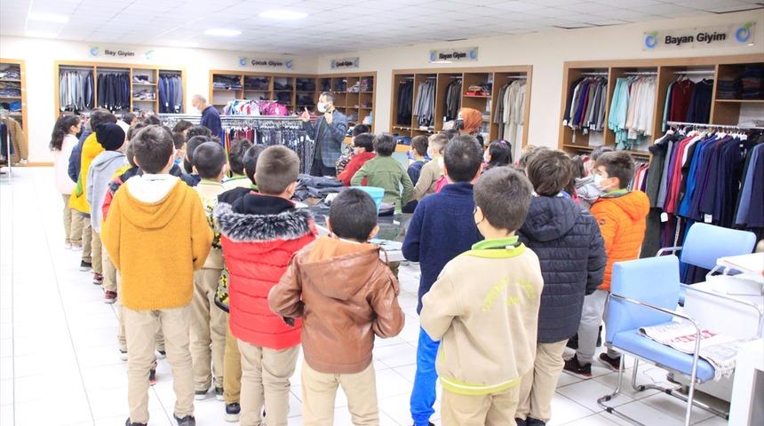 Sivaslı minik yürekler, ihtiyaç sahipleri için yardım topladı