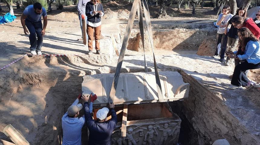 İznik'te Hisardere kazılarında iki lahit bulundu