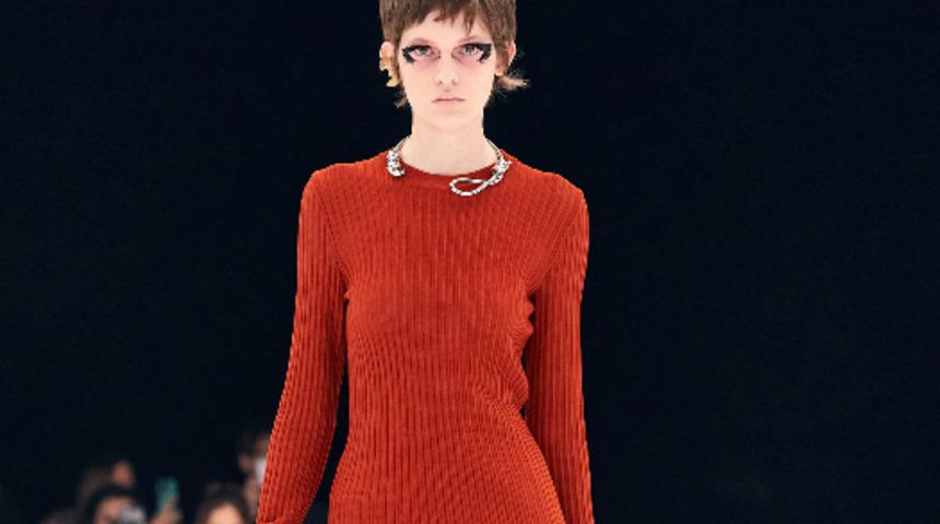 Paris Moda Haftası'nda tartışma yaratan olay! Givenchy'nin kolyesi idam ipine benzetildi