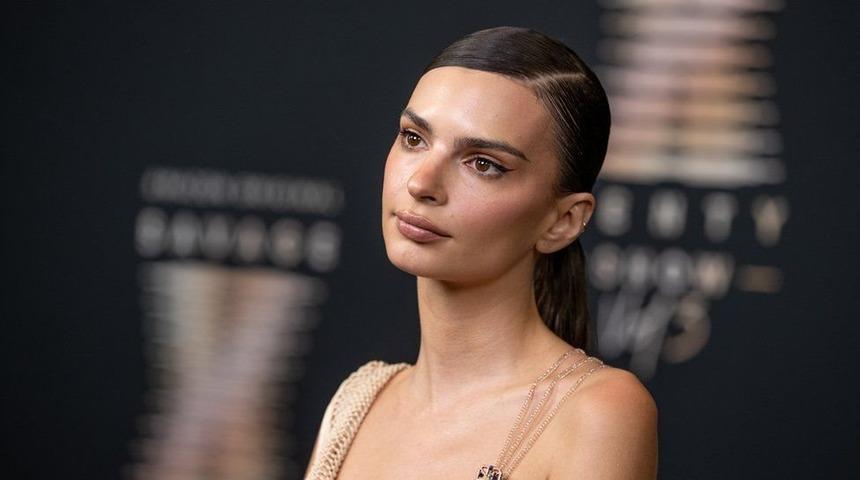Emily Ratajkowski: &Uuml;nl&uuml; model, 8 yıl &ouml;nce klip &ccedil;ekiminde cinsel saldırıya maruz kaldığını &ouml;ne s&uuml;rd&uuml;