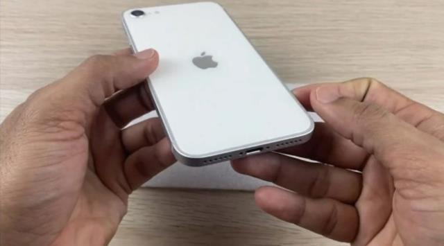 Apple’dan ucuz iPhone! Yeni modelin görselleri sızdı…