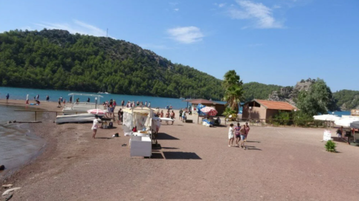 Görmeden dönmüyorlar! İngiliz turistlerin yeni gözdesi Kızkumu Plajı oldu G4