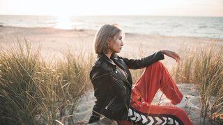 Hangover tarzı sevenler için uygun fiyatlı eşofman/deri ceket kombinleri