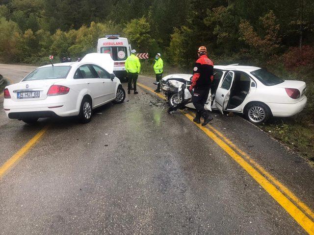 Karabük'te otomobillerin çarpıştığı kazada 1'i çocuk 6 kişi yaralandı