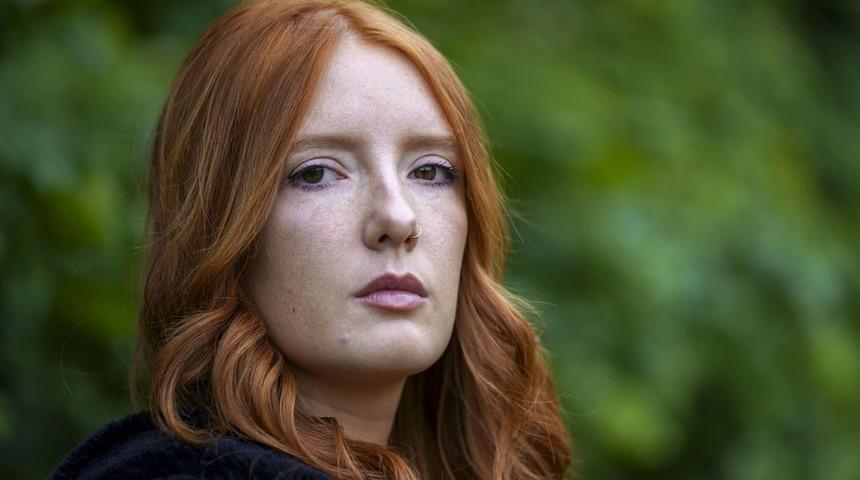Sarah Everard anmasında g&ouml;zaltına alınan kadın, Tinder&rsquo;da 50 polisin kendisiyle iletişime ge&ccedil;tiğini s&ouml;yledi