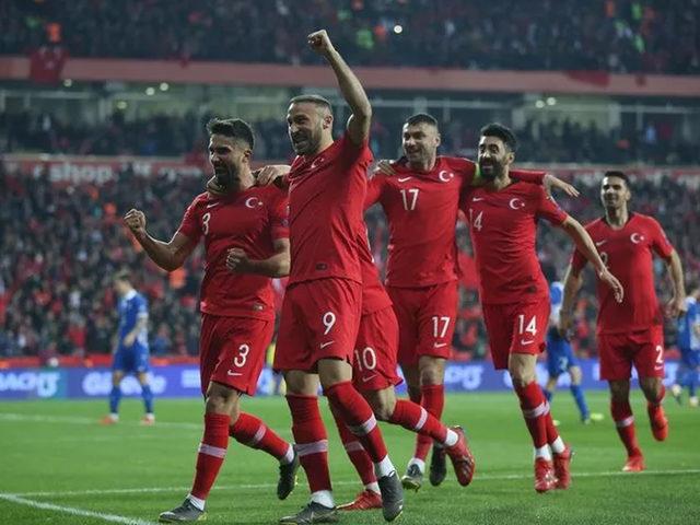 İki milli yıldız Süper Lig'e geliyor!