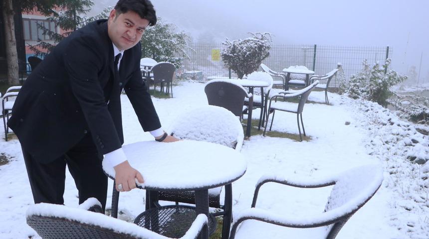 Kış turizminin gözdesi Palandöken beyaza büründü!