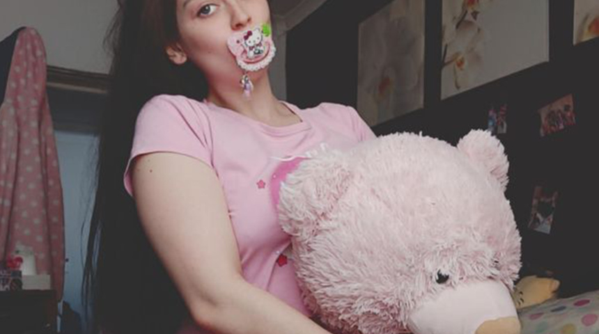 Yıllardır bebek gibi davranan kadının itirafı sosyal medyada gündem yarattı! “Kendimi arıyorum”