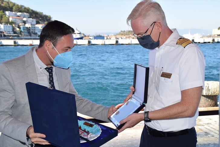 Kuşadası'na Yunanistan üzerinden lüks kruvaziyerle, 482 turist geldi G5