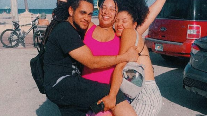 Çok eşli ilişkilerini tüm dünyaya duyurdular! Aynı anda iki bebek sahibi olmak istiyorlar