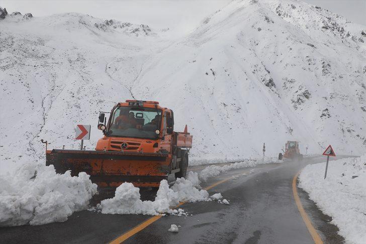 Rize'nin yüksek kesimlerinde kar yağışı etkili oldu G2