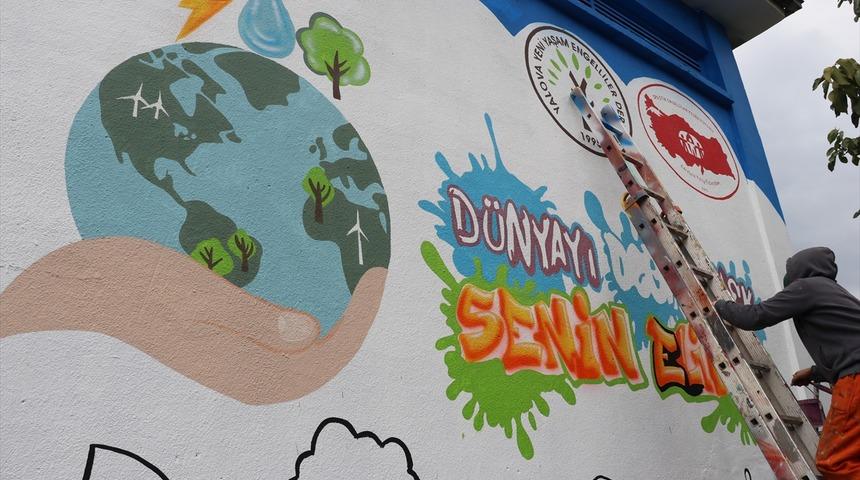 Yalova'da serebral palsili bireyler trafoyu renklendirdi