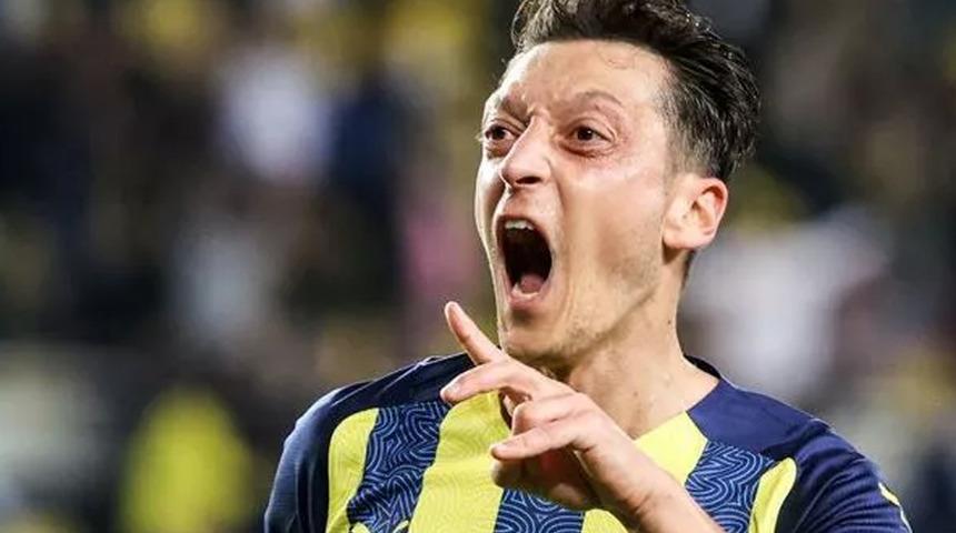 Mesut Özil'den İngiltere'de Güney Asyalılar için futbol okulu