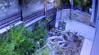 Sarıyer'de direksiyon hakimiyetini kaybeden sürücü istinat duvarına böyle çarptı