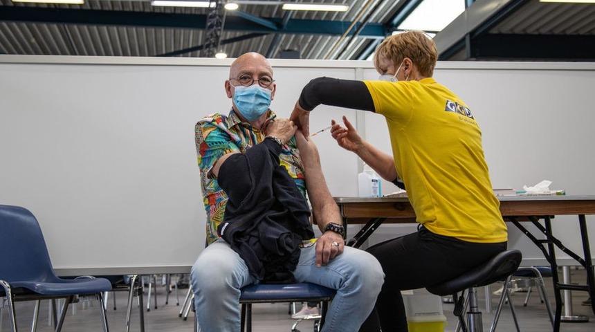 Hollanda'da yaşayan Türkiye kökenli göçmenlerin yarıdan fazlası Covid aşısı olmadı