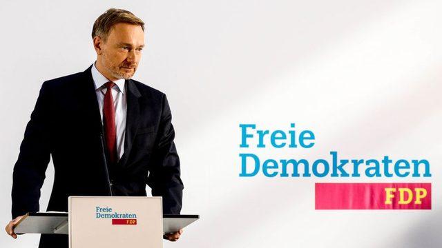 FDP lideri Christian Lindner, CDU/CSU liderliğinde bir koalisyon seçeneğinin de masada olduğunu söyledi