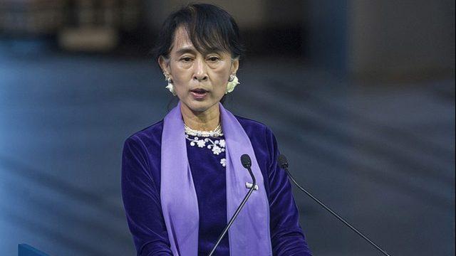 Aung San Suu Kyi'nin Arakan krizindeki tutumu, 1991'de aldığı ödülün geri alınması için çağrılara yol açtı