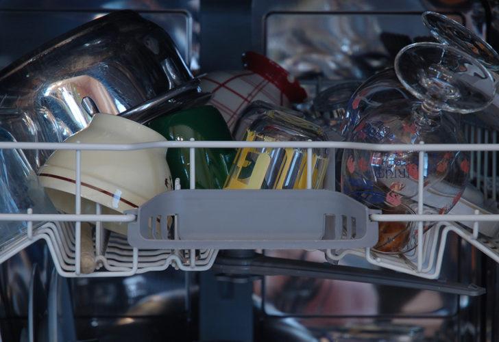 Bulaşık makinenizi kötü kokular işgal edebilir! Hızlıca önlem almak için bunları yapmalısınız...