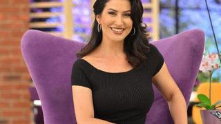 İclal Aydın gözlerden uzak büyüttüğü kızı Lal'i paylaştı