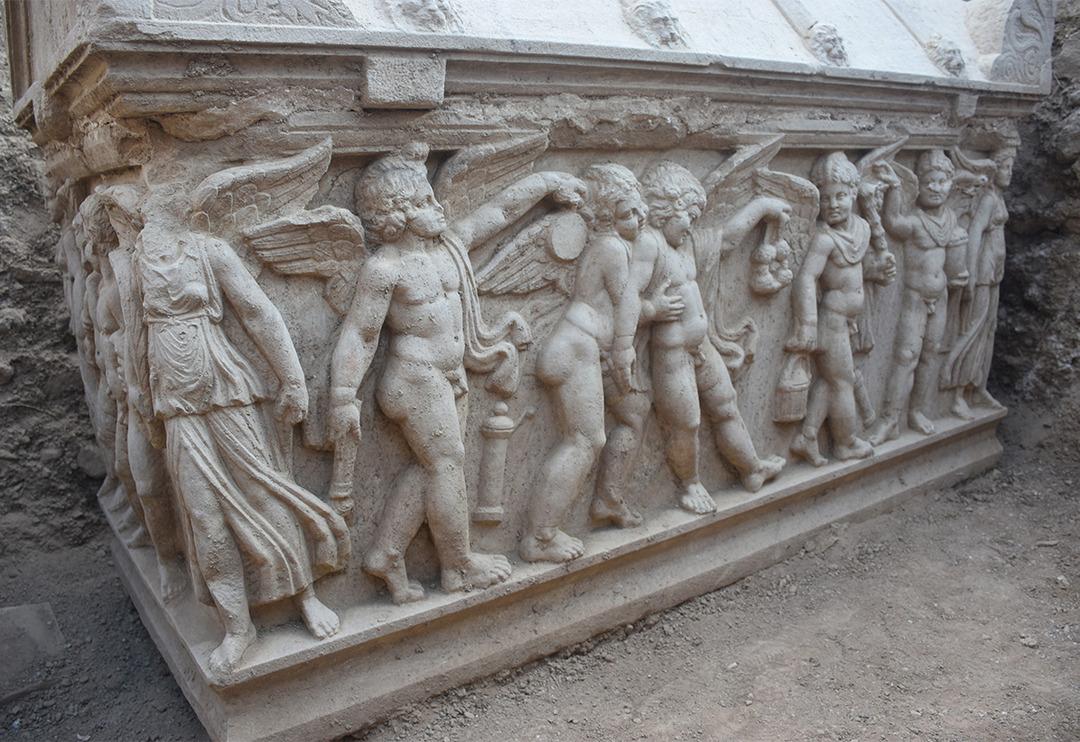 Arkeologları şok eden keşif! İznik'te lahitler ve bazilika bulundu