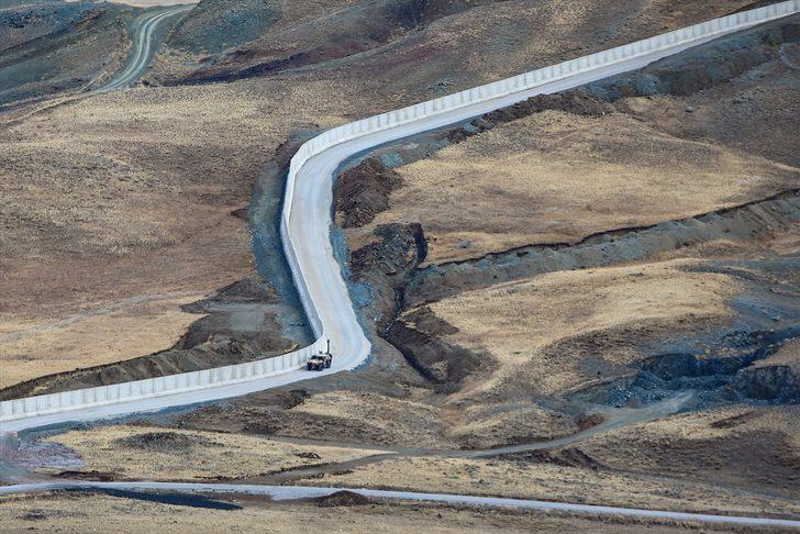 Van-İran sınırındaki güvenlik duvarının 20 kilometrelik kısmı tamamlandı G4