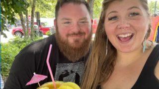 Sevgilisini anlamak için protez tırnak takan adam, sosyal medyada viral oldu