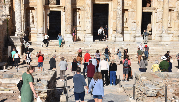 Pandeminin izleri siliniyor! Efes Antik Kenti, tarih turizminin gözdesi oldu