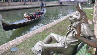 Bu heykel kentte olay oldu