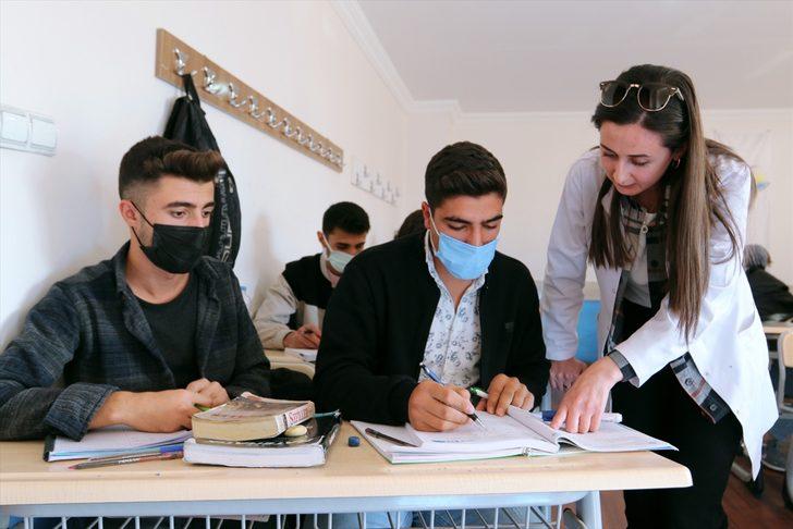 Van'da 647 öğrenci ücret ödemeden kurs ortamında üniversiteye hazırlanıyor G1