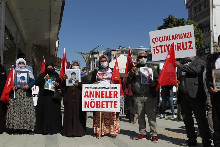 Vanlı aileler çocuklarına kavuşmak için HDP önündeki eylemlerini sürdürdü G1