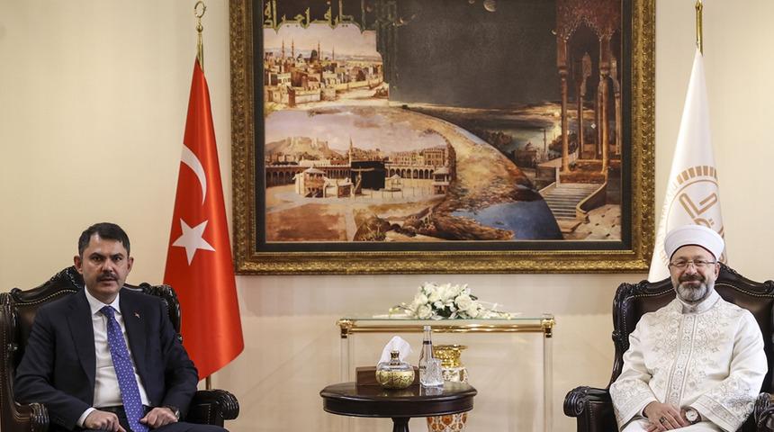 Bakan Kurum: Camileri yeniden şehrin merkezinde konumlandırmamız şart