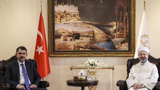 Bakan Kurum: Camileri yeniden şehrin merkezinde konumlandırmamız şart