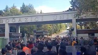 Boğaziçi Üniversitesinde öğrencilere polis müdahalesi! Gözaltılar var