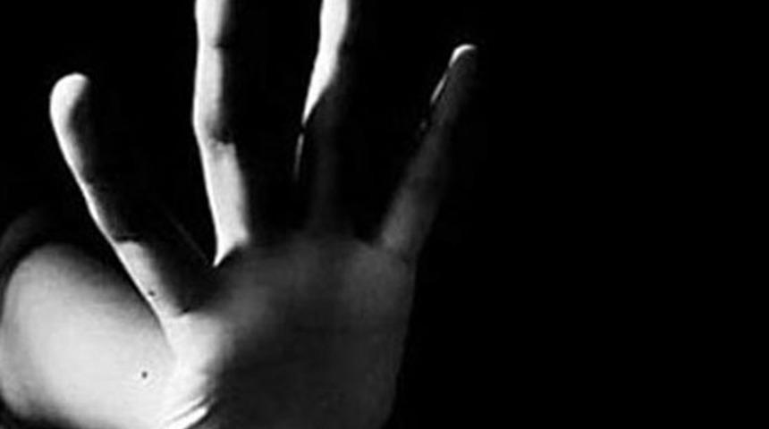 Mide bulandıran olay! 14 yaşındaki kıza tacizi arkadaşları gördü