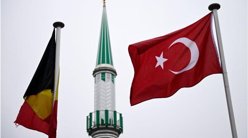 Bel&ccedil;ika'da imamlar maaşlarının T&uuml;rkiye tarafından &ouml;denmesine son verilecek, cami ruhsatı zorlaştırılarak