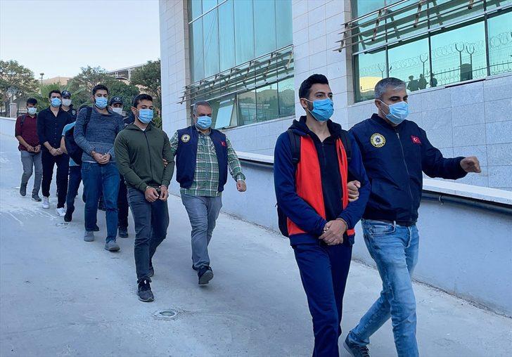Mersin'de FETÖ/PDY'ye yönelik operasyonda yakalanan 8 eski askeri öğrenci adliyede G3