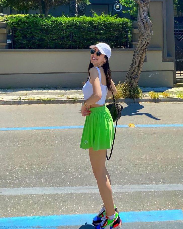 Kadıköy-Moda tramvayının makinisti Burcu Kasap güzelliğiyle dikkat çekti!  G2