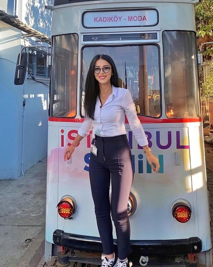 Kadıköy-Moda tramvayının makinisti Burcu Kasap güzelliğiyle dikkat çekti!  G1
