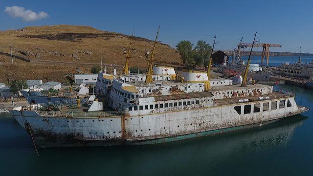 Bu otelde yok yok! 5 yıldızlı 'yüzen otel' yolun sonunda