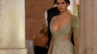 Beren Saat'in tayt-ceket kombini gündem oldu