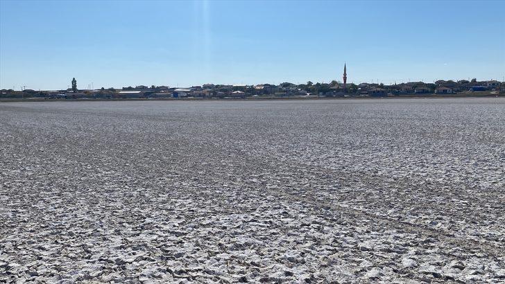 Aksaray'da flamingoların uğrak noktası Akgöl kurudu G4