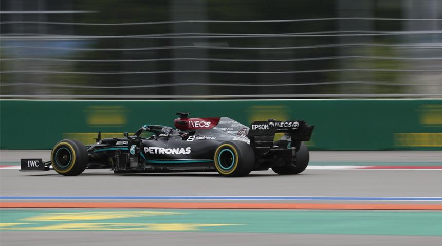 Formula 1'in İstanbul ayağına Lewis Hamilton hızlı başladı