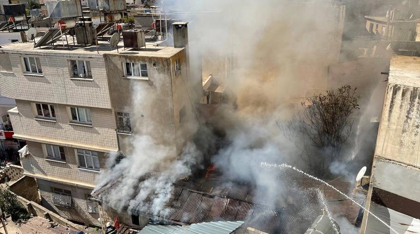 Kilis'te atık kağıt deposunda yangın